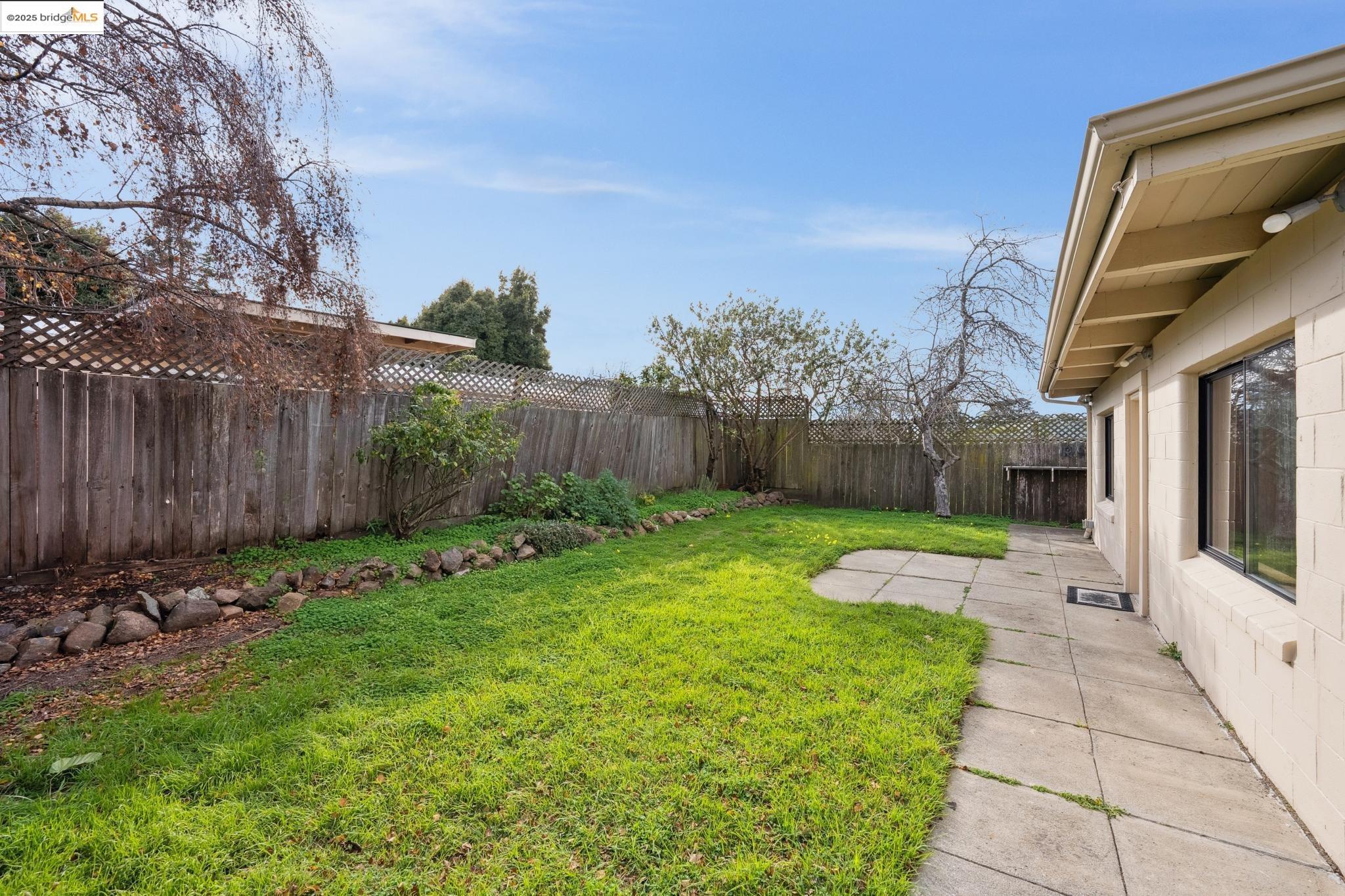 5528 Solano Ave