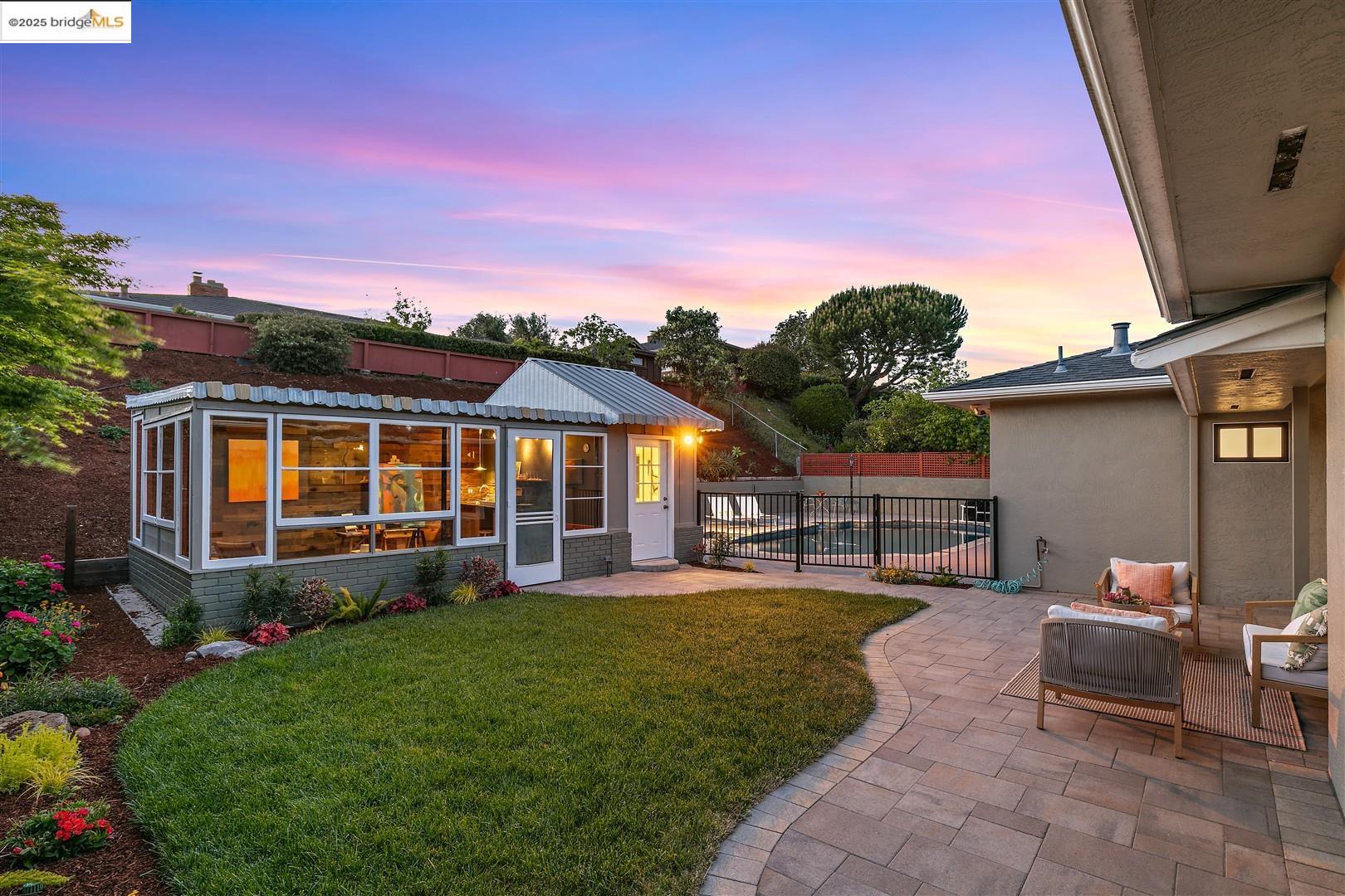 2573 Lakeview Dr