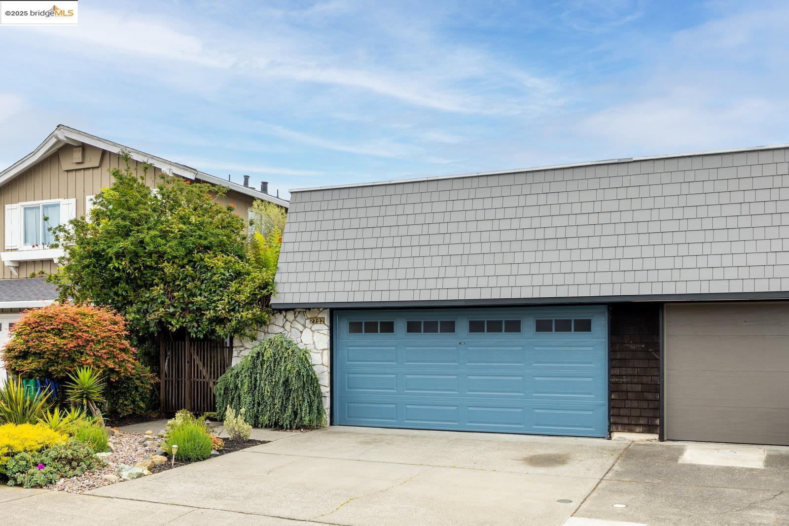 2702 Bayview Dr
