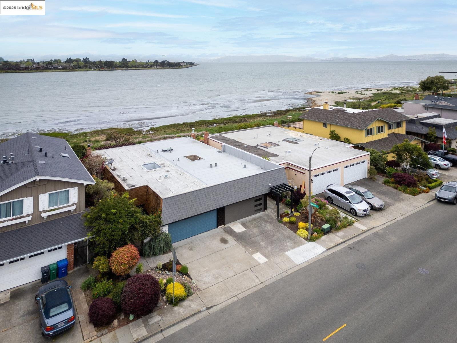 2702 Bayview Dr