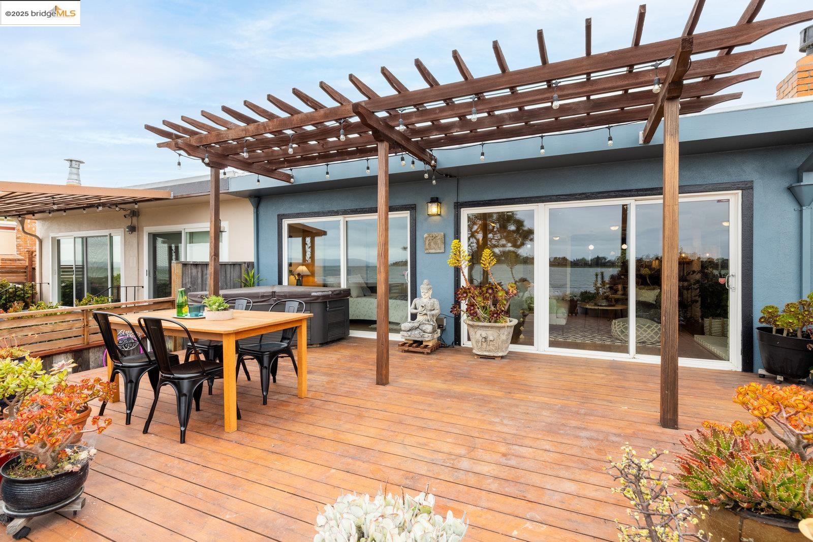2702 Bayview Dr