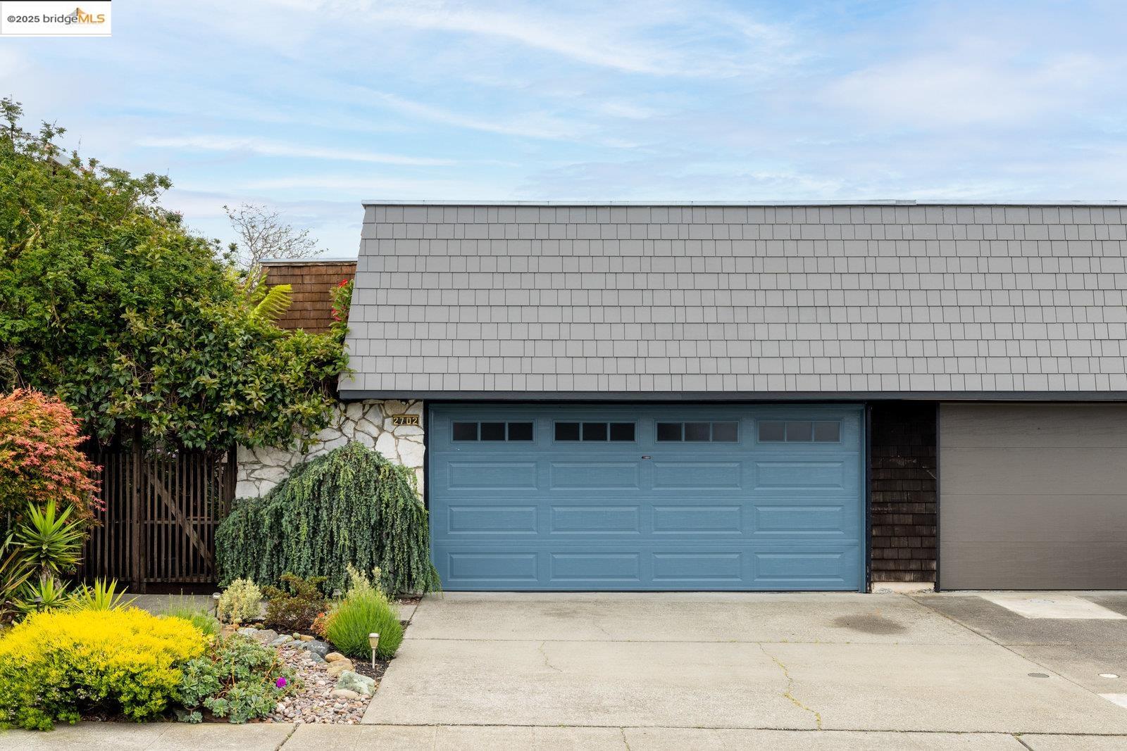 2702 Bayview Dr