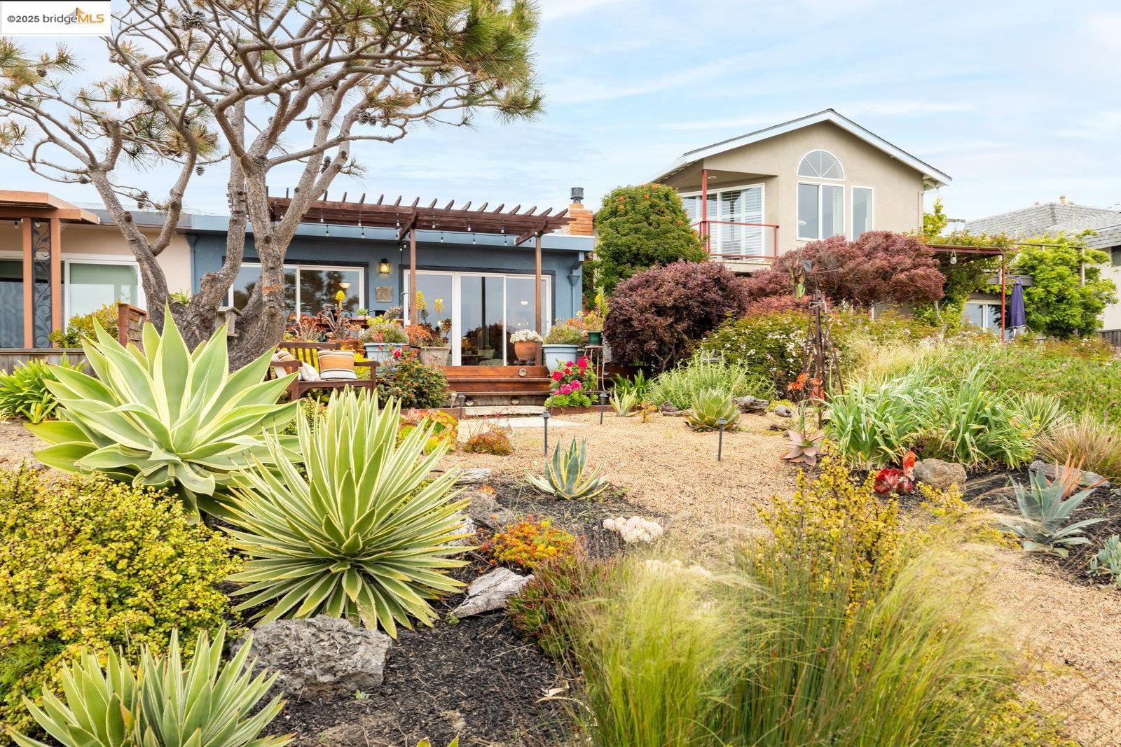 2702 Bayview Dr