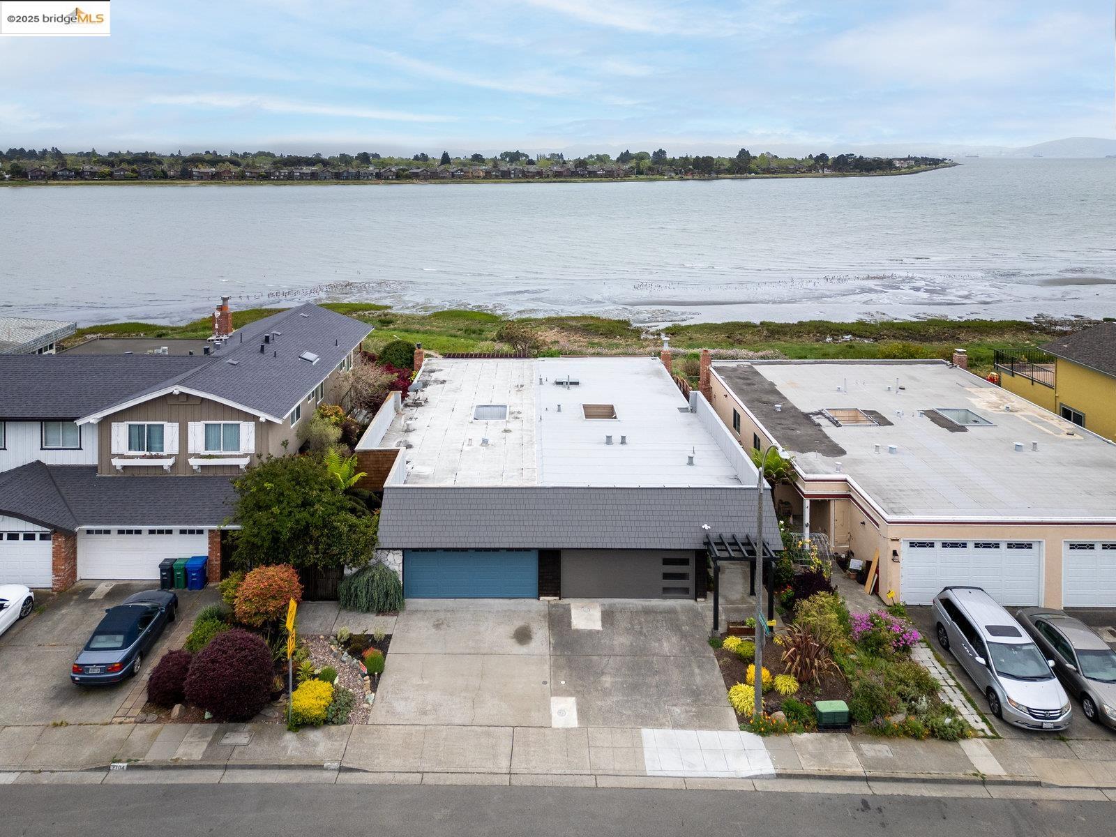 2702 Bayview Dr
