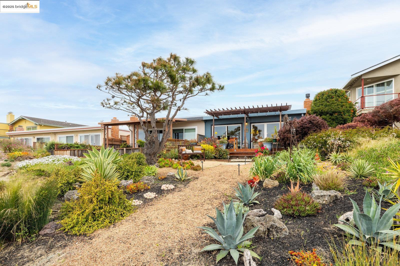 2702 Bayview Dr