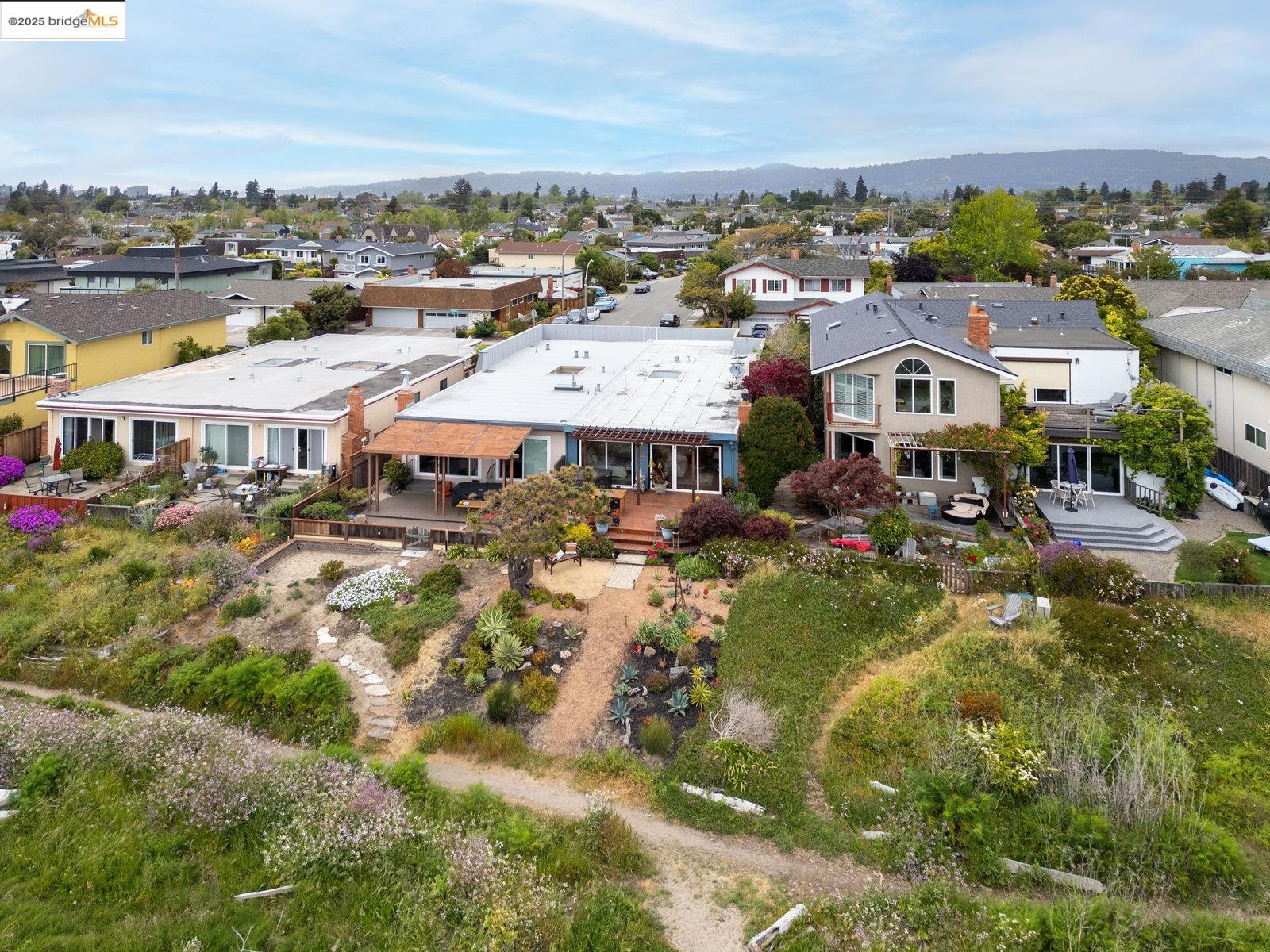 2702 Bayview Dr