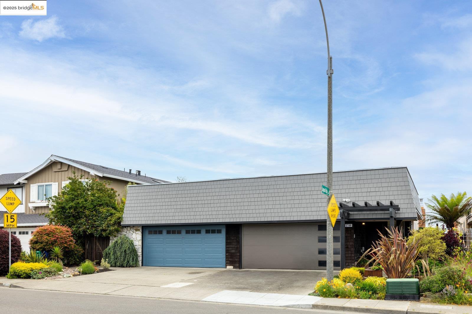 2702 Bayview Dr