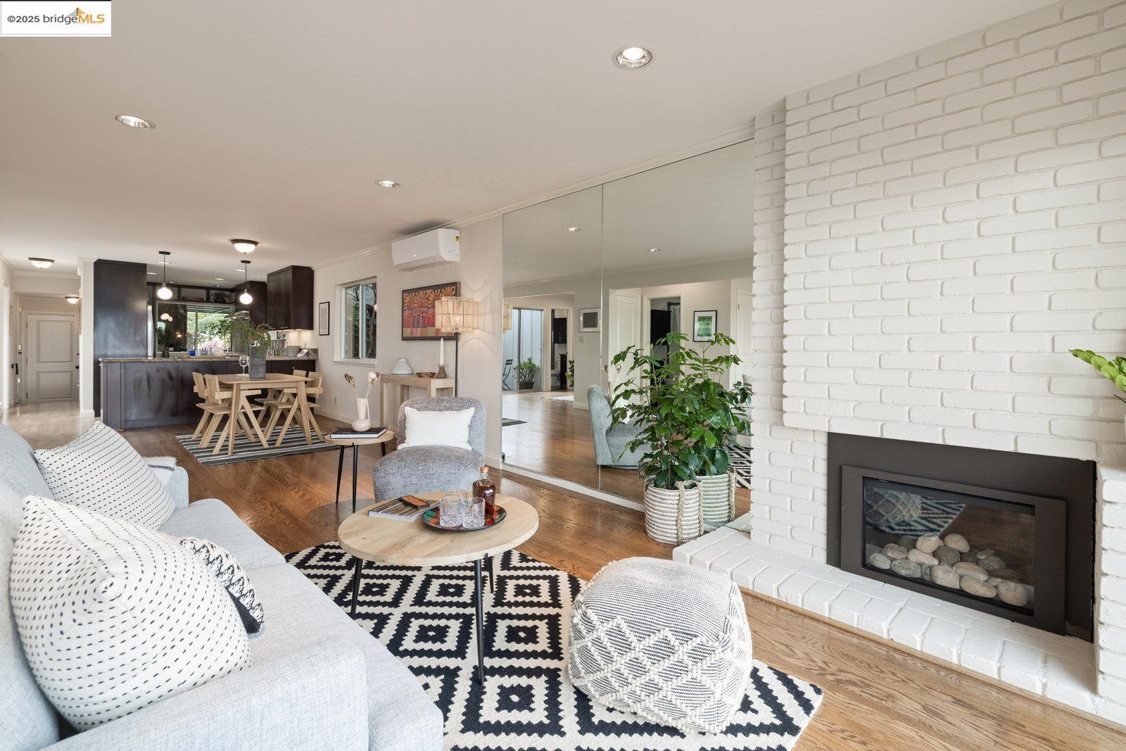 2702 Bayview Dr