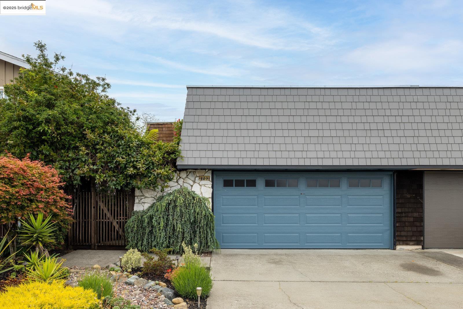 2702 Bayview Dr