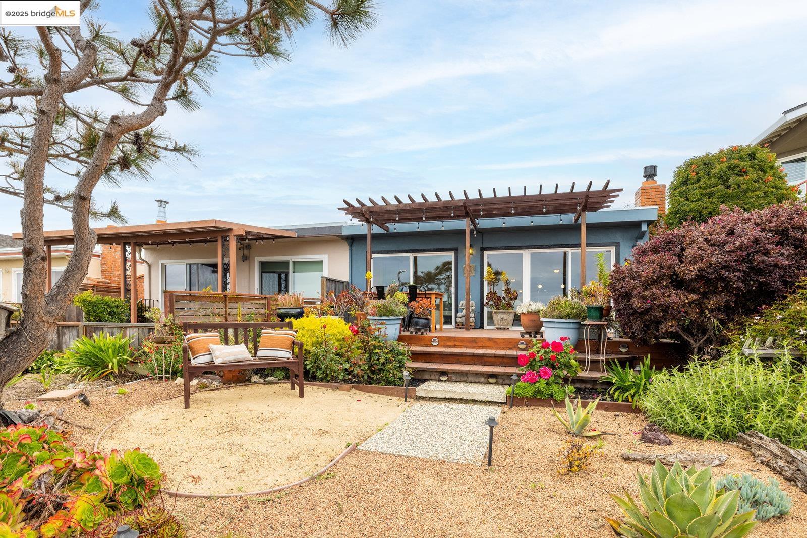 2702 Bayview Dr