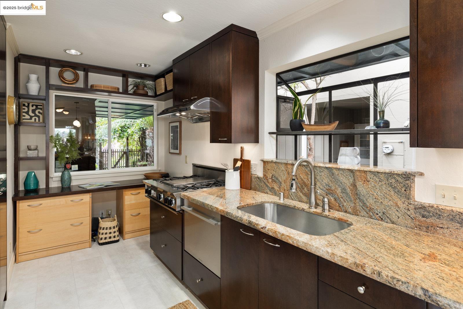 2702 Bayview Dr