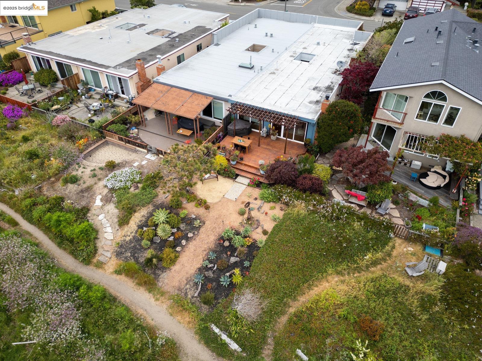2702 Bayview Dr