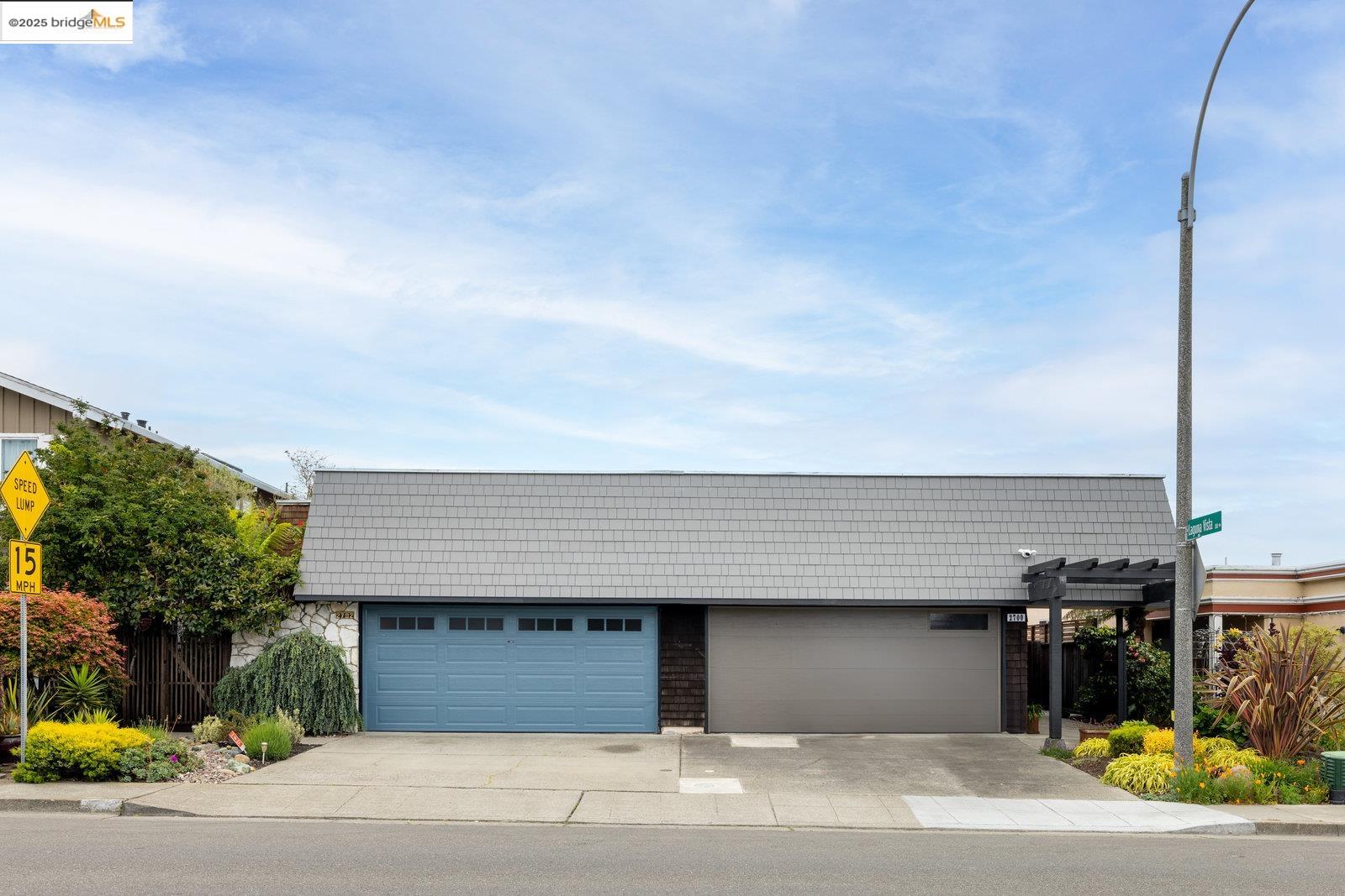 2702 Bayview Dr