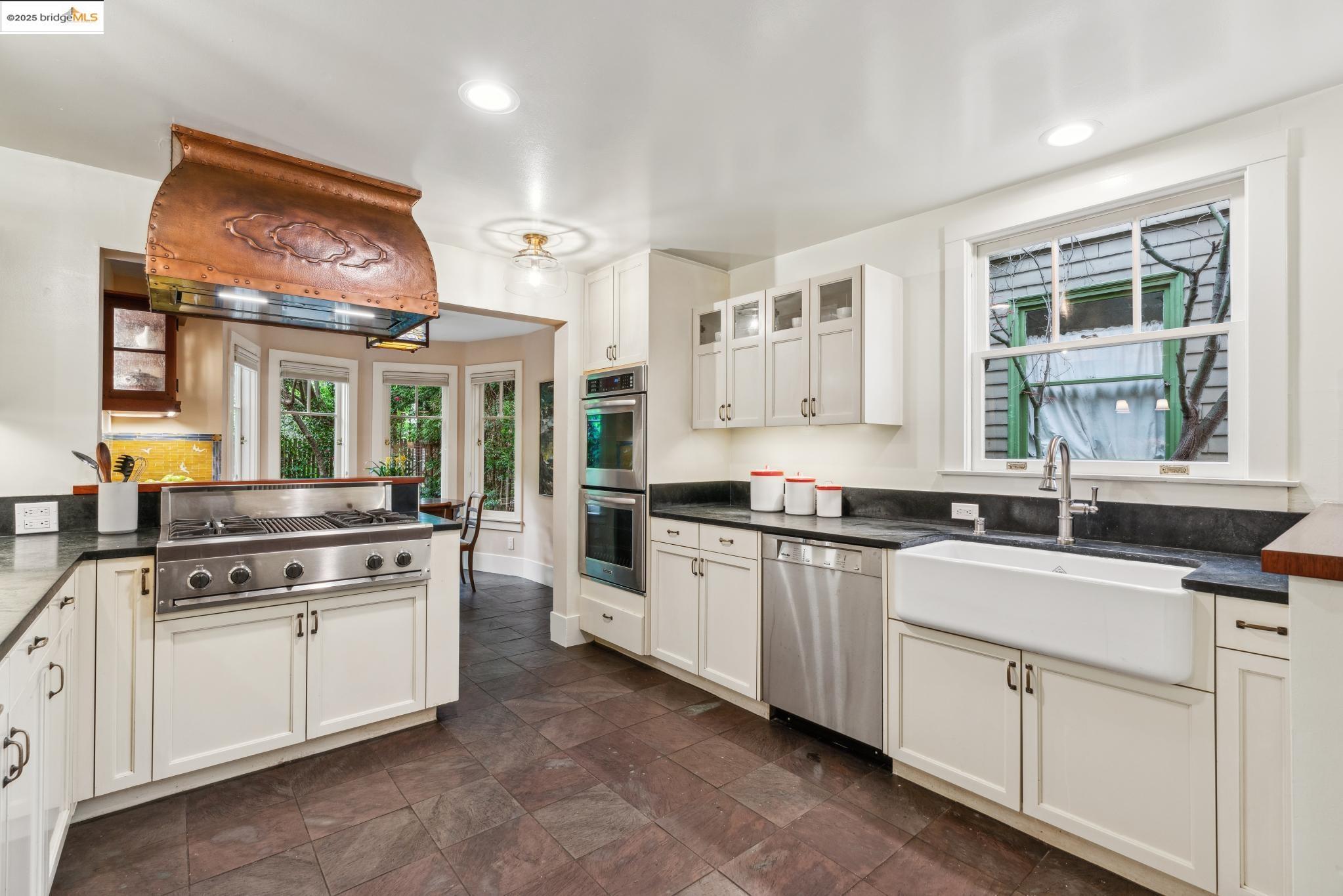 2815 Piedmont Ave