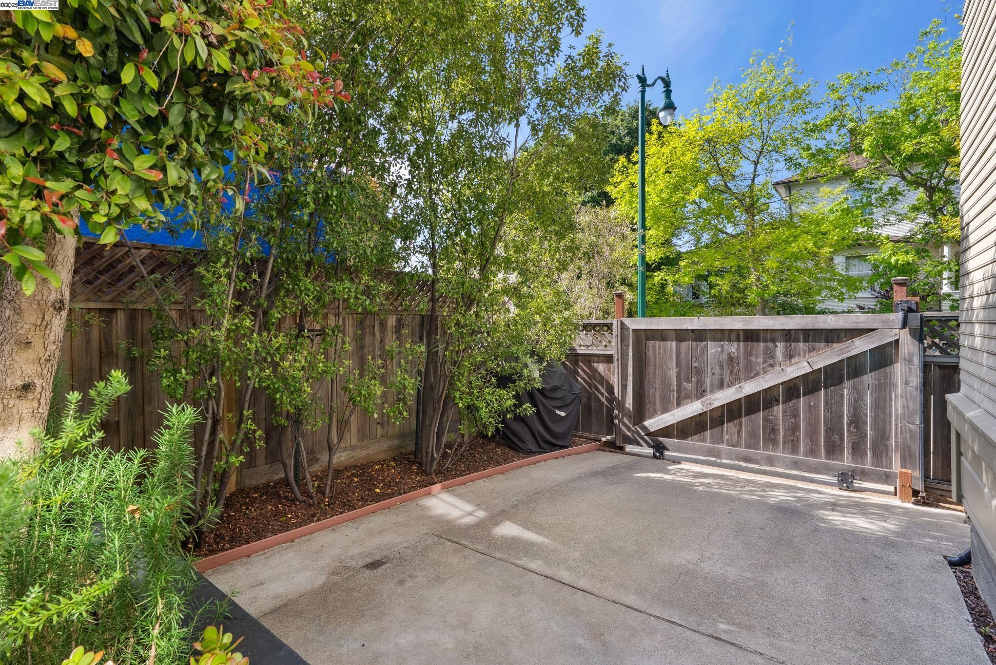 1325 Saint Charles St