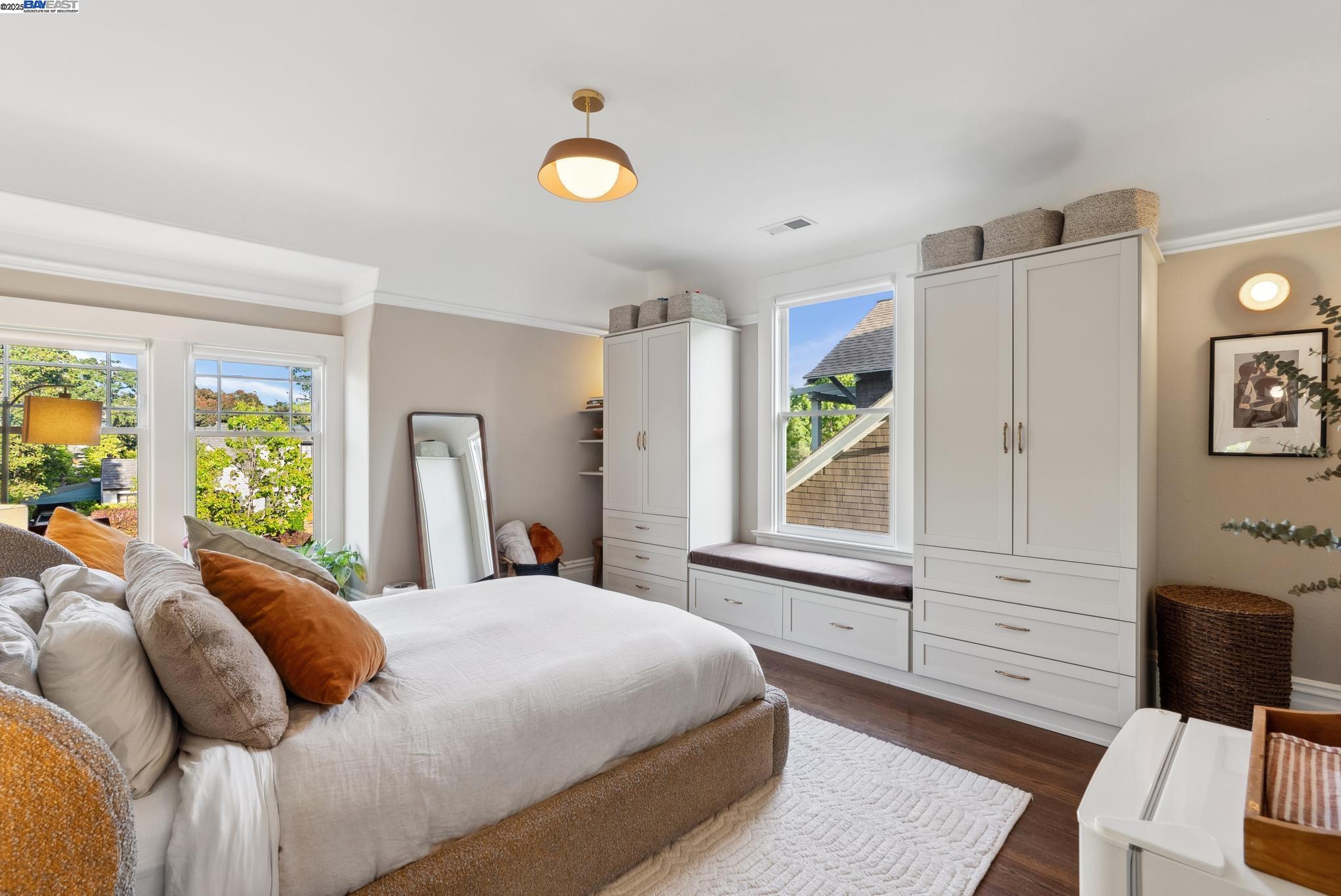 1325 Saint Charles St