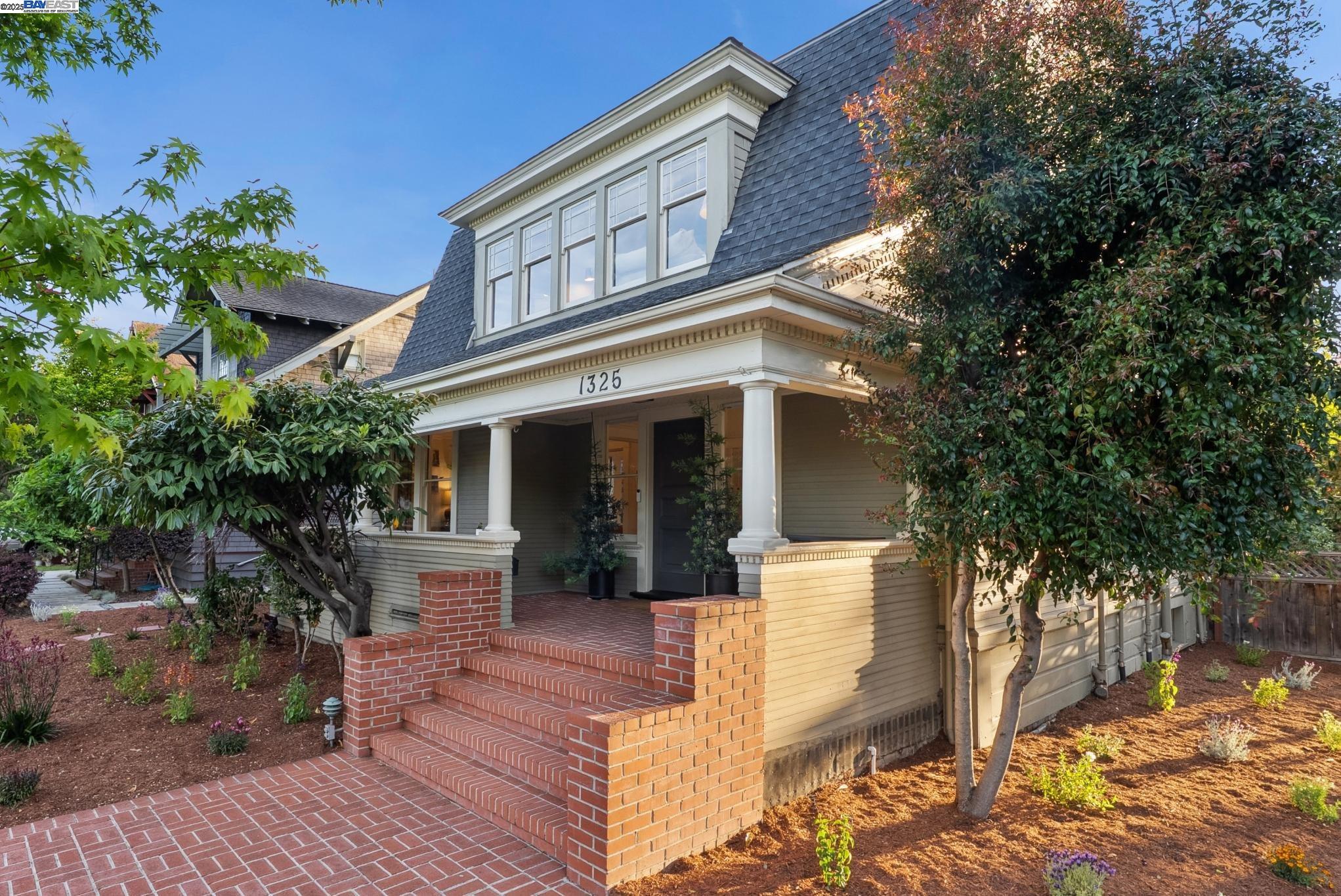 1325 Saint Charles St