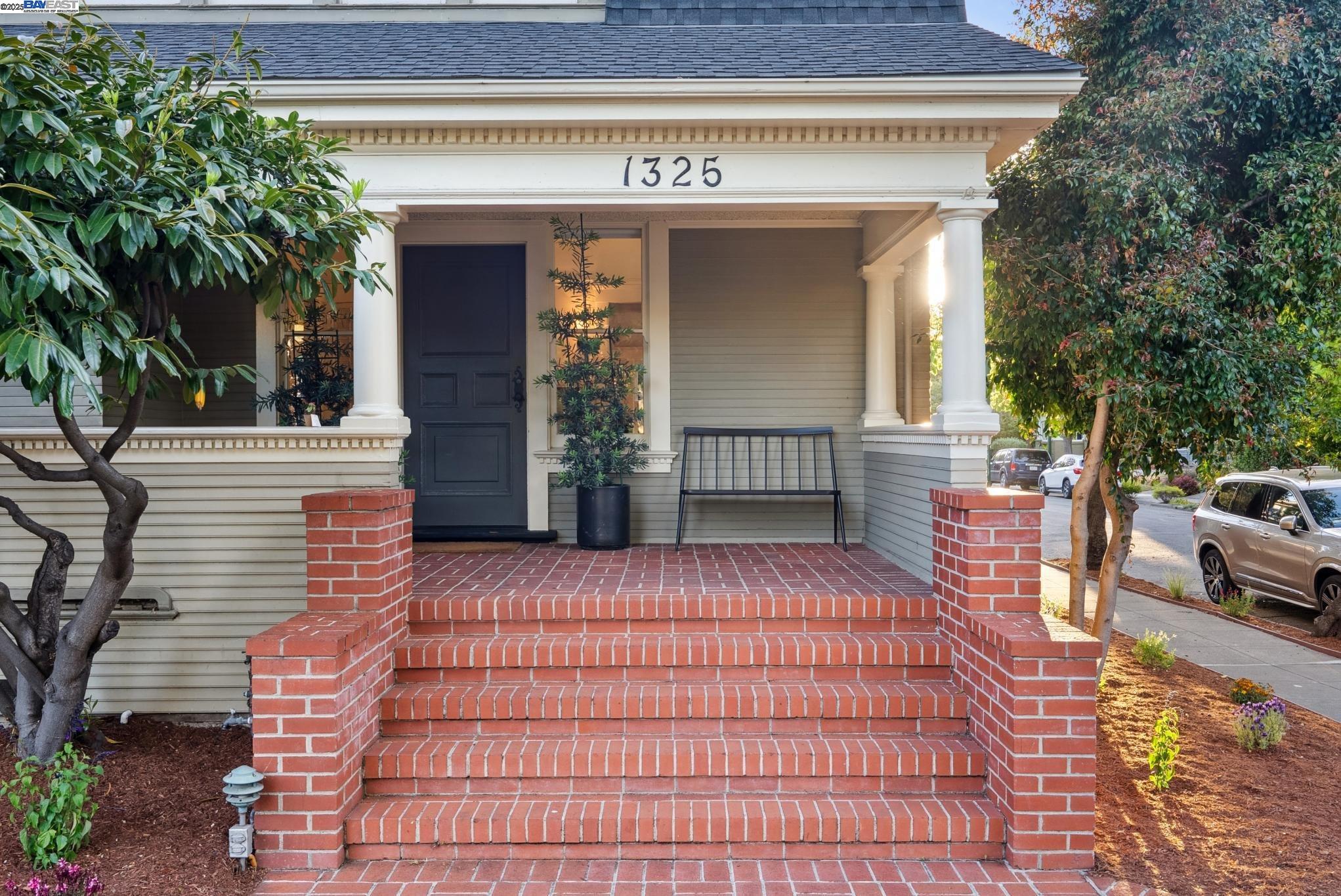 1325 Saint Charles St