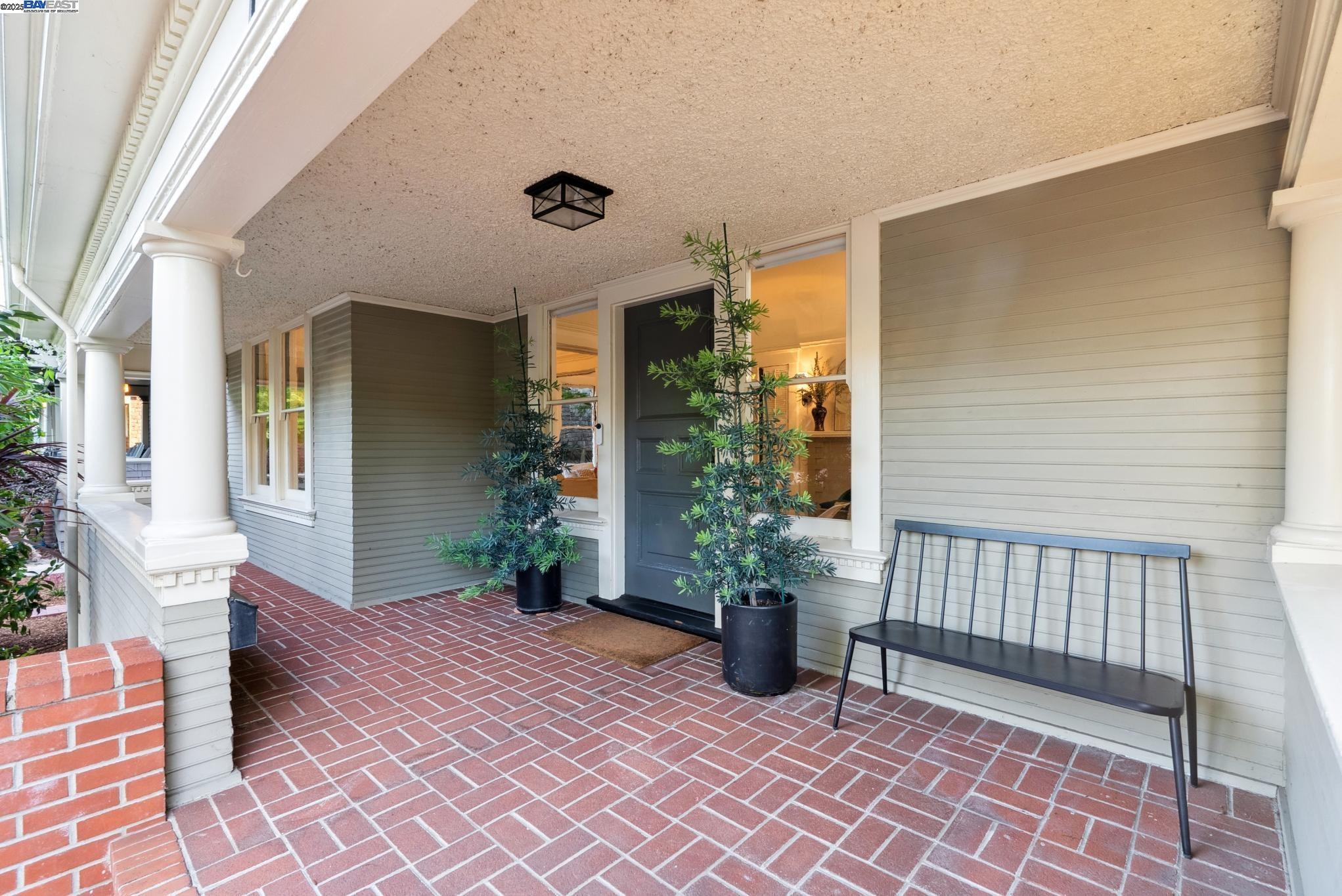 1325 Saint Charles St