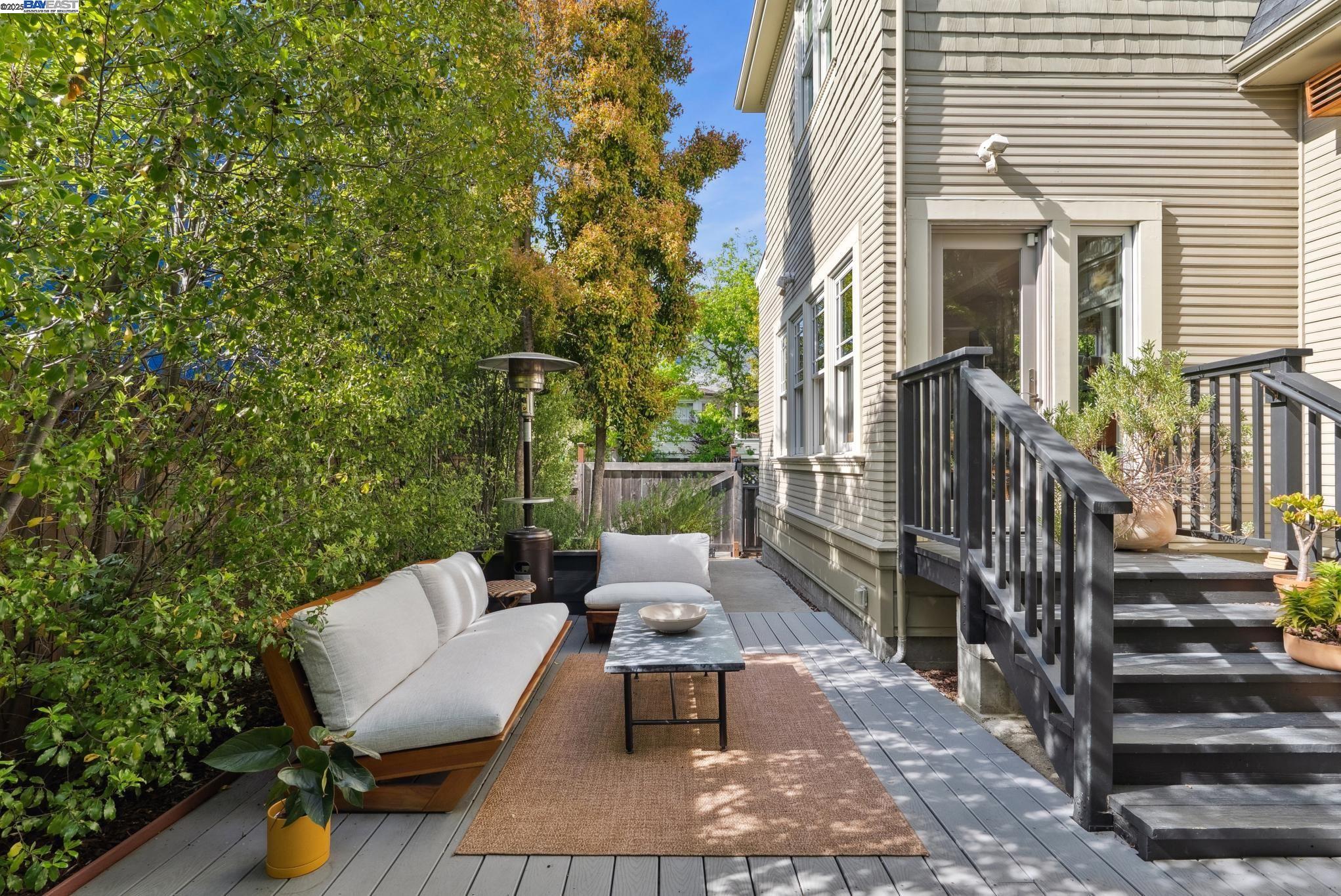 1325 Saint Charles St