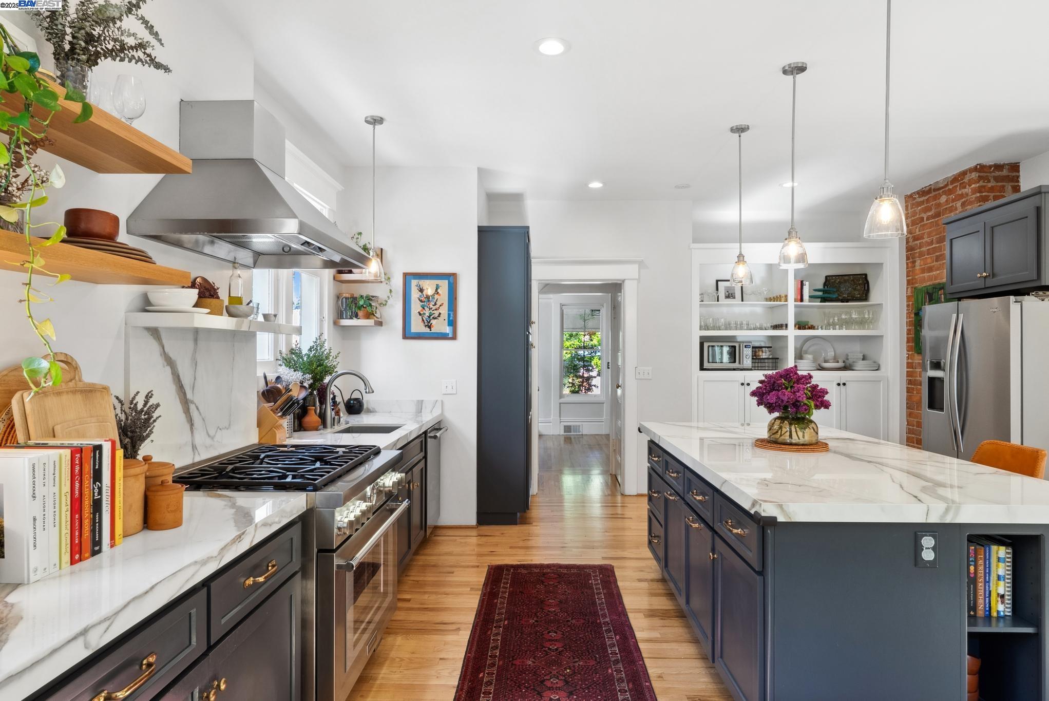 1325 Saint Charles St