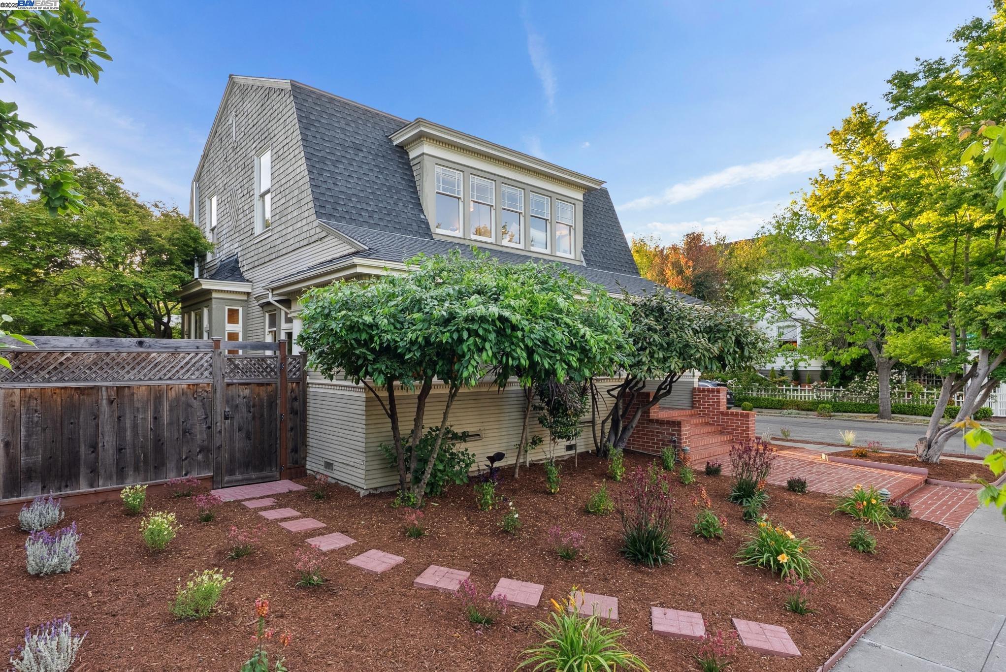 1325 Saint Charles St