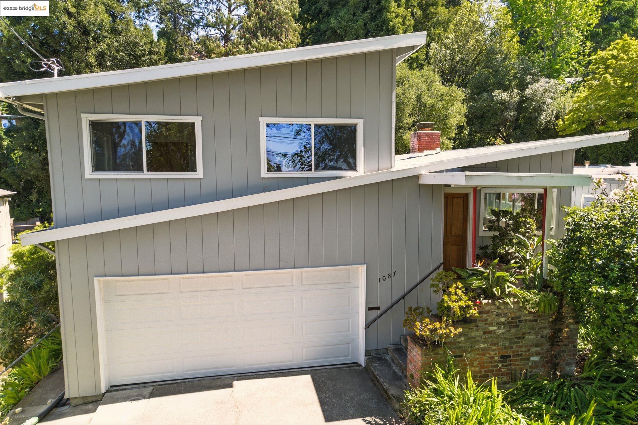 1087 Keith Ave