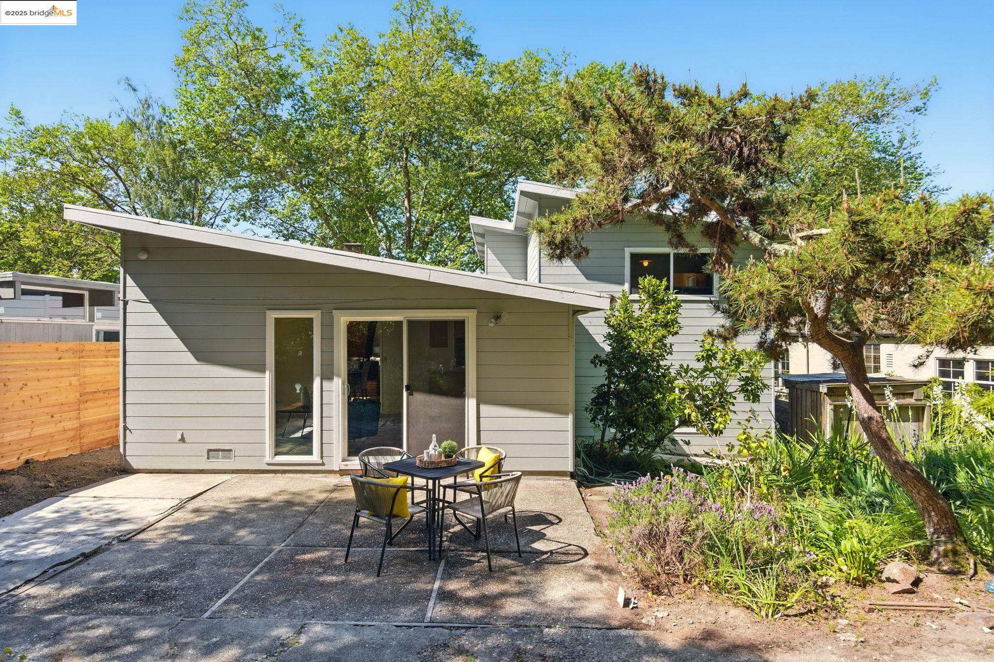 1087 Keith Ave