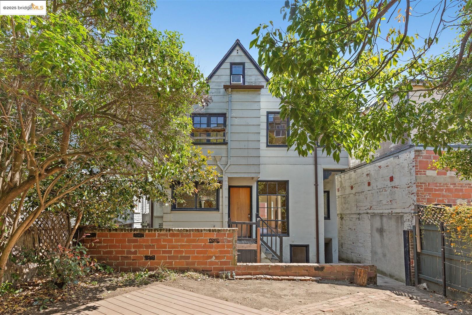 2441 Carleton Street