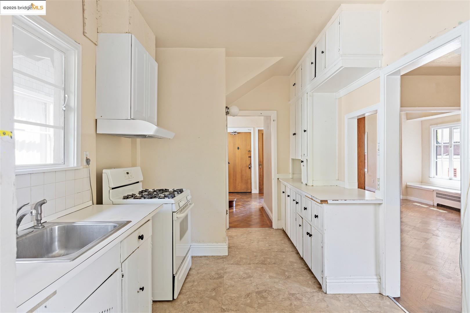 2441 Carleton Street