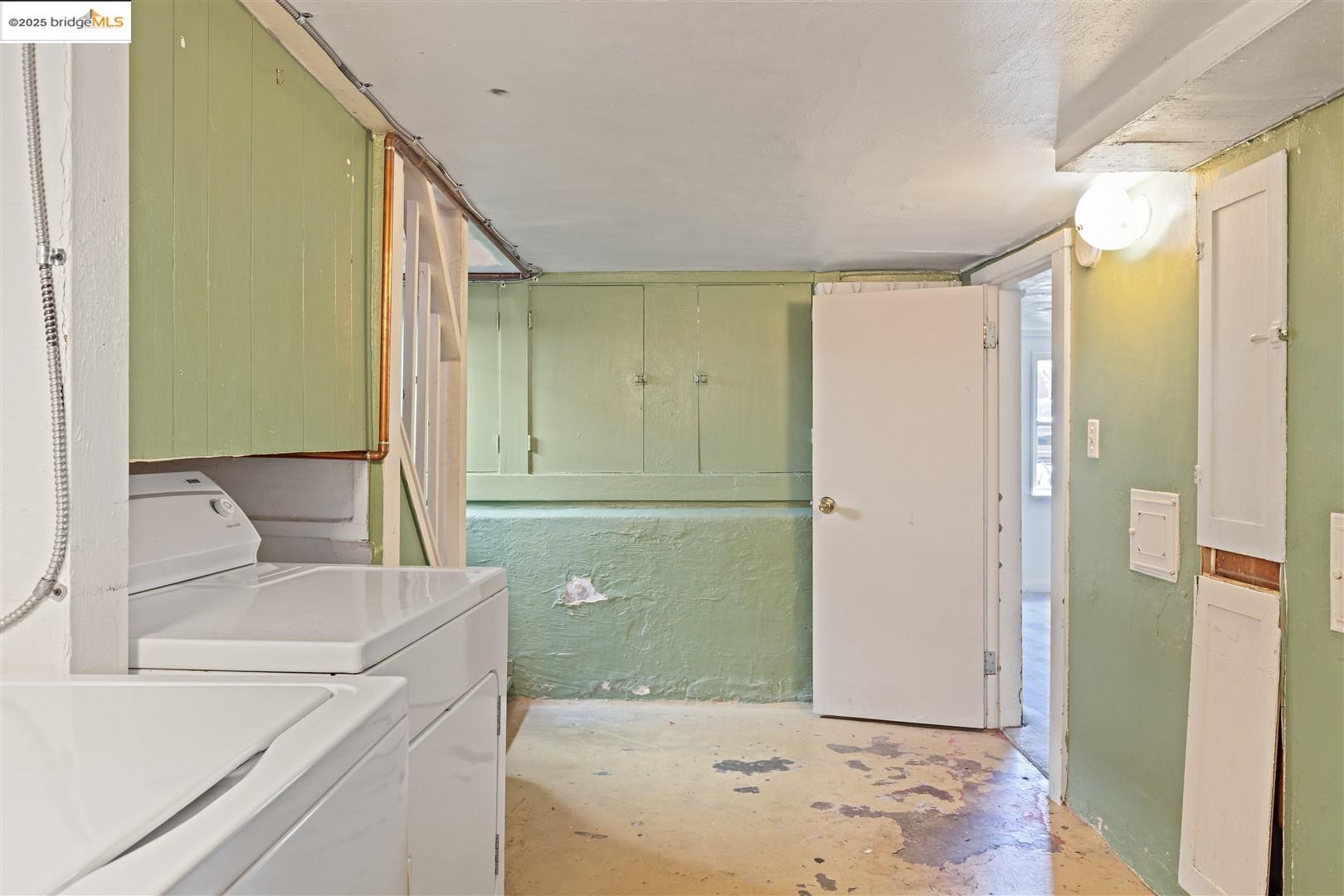 2441 Carleton Street