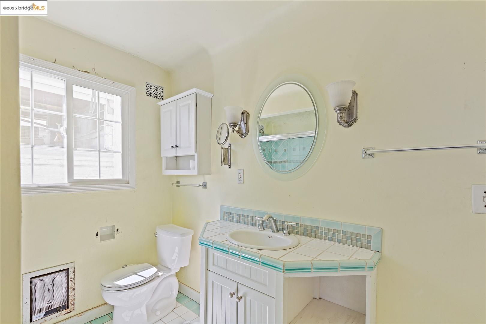 2441 Carleton Street