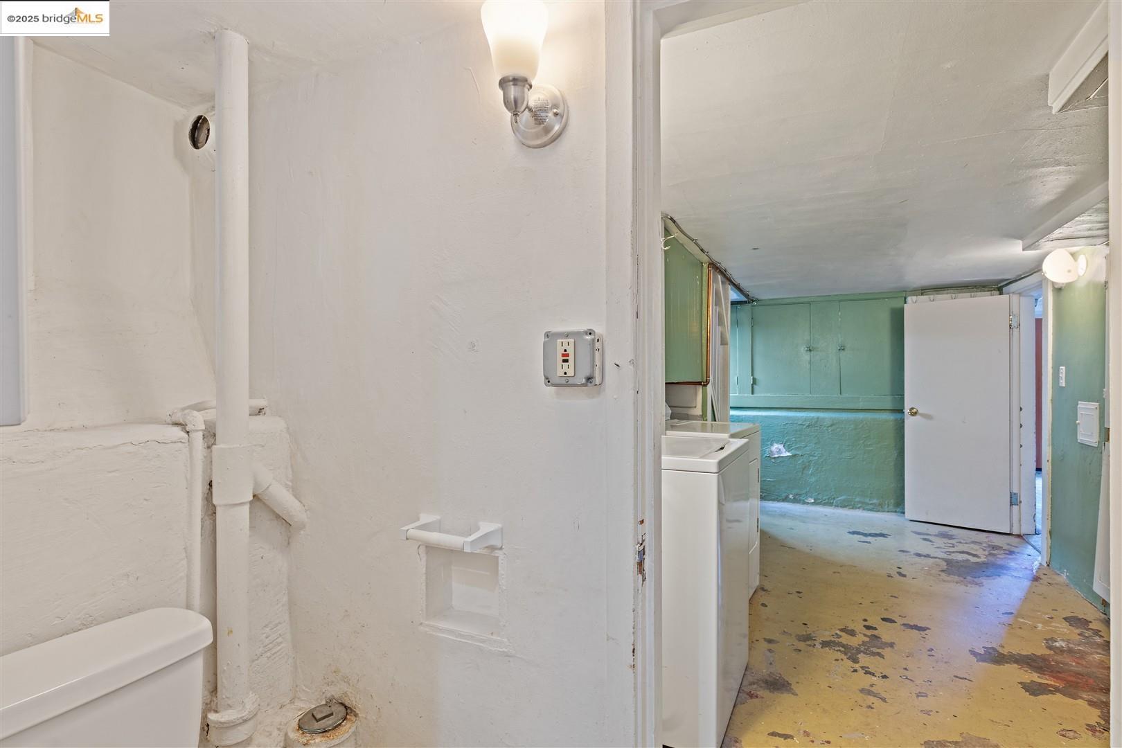 2441 Carleton Street