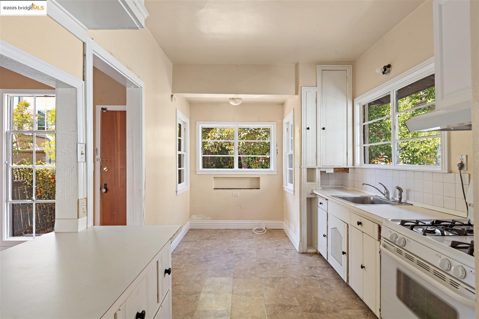 2441 Carleton Street