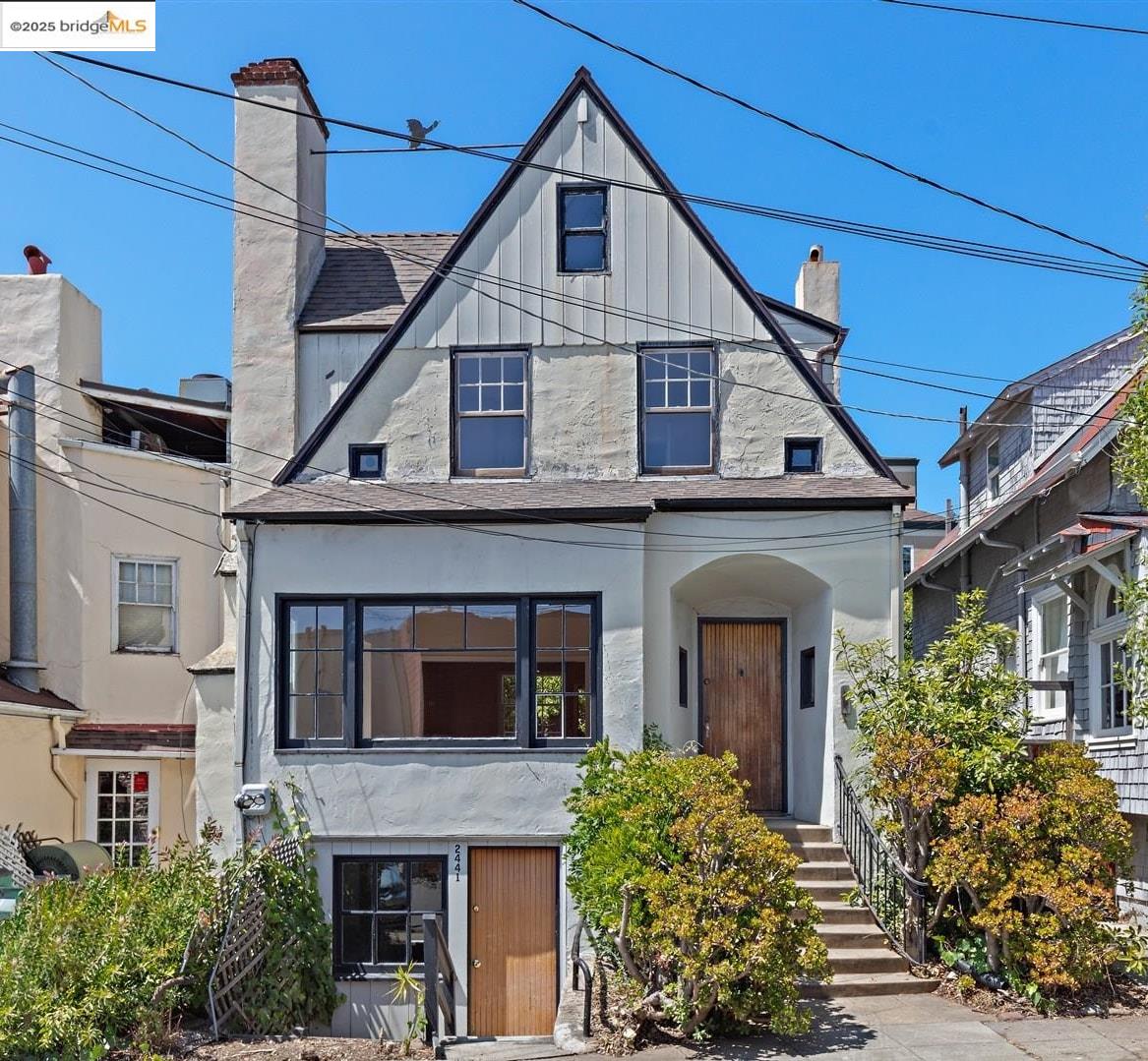 2441 Carleton Street