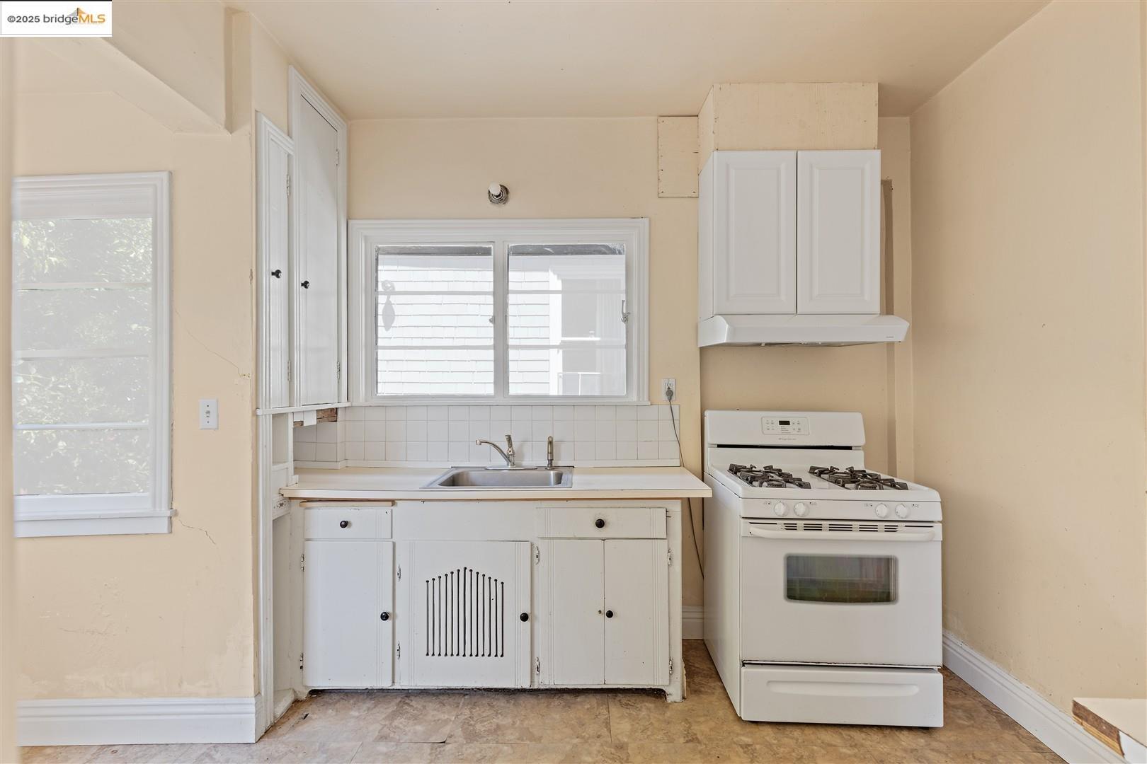 2441 Carleton Street