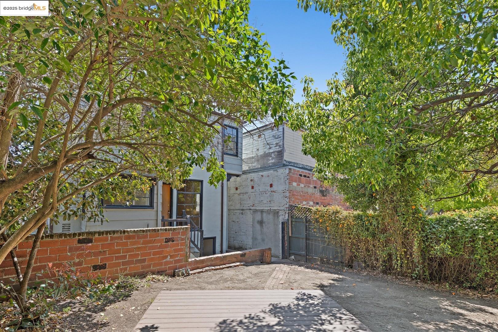 2441 Carleton Street