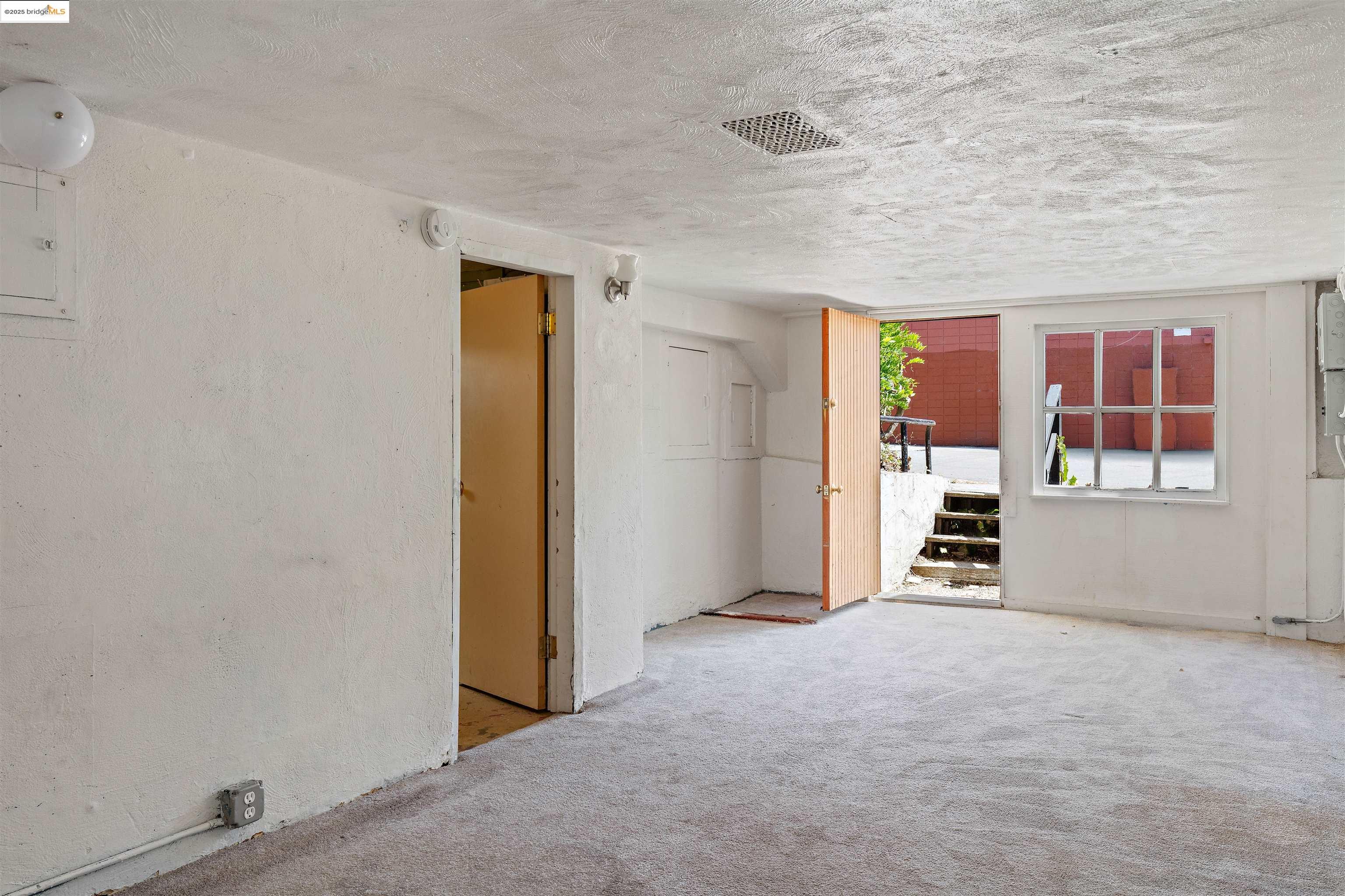 2441 Carleton Street