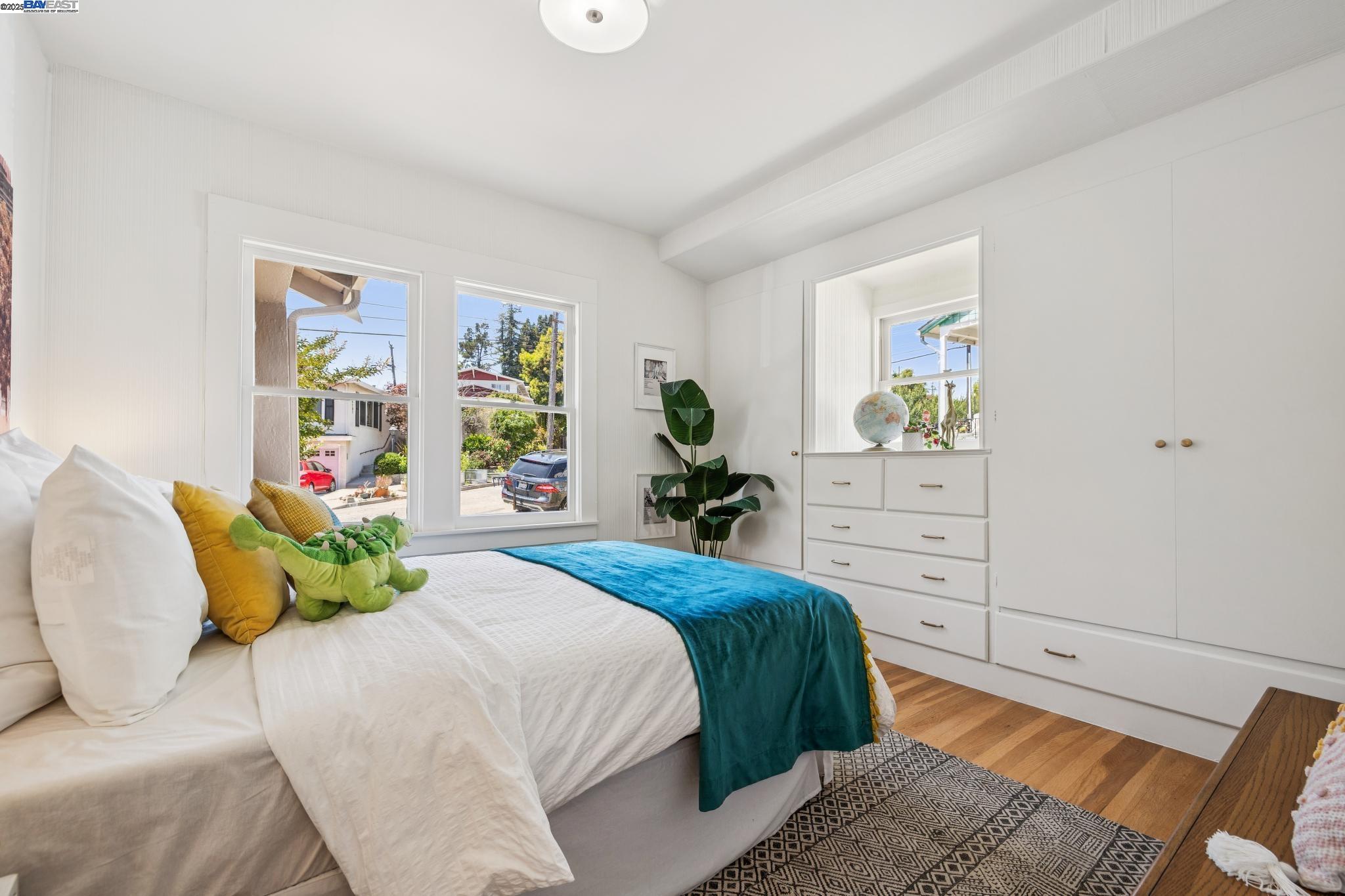 4712 TOMPKINS AVENUE