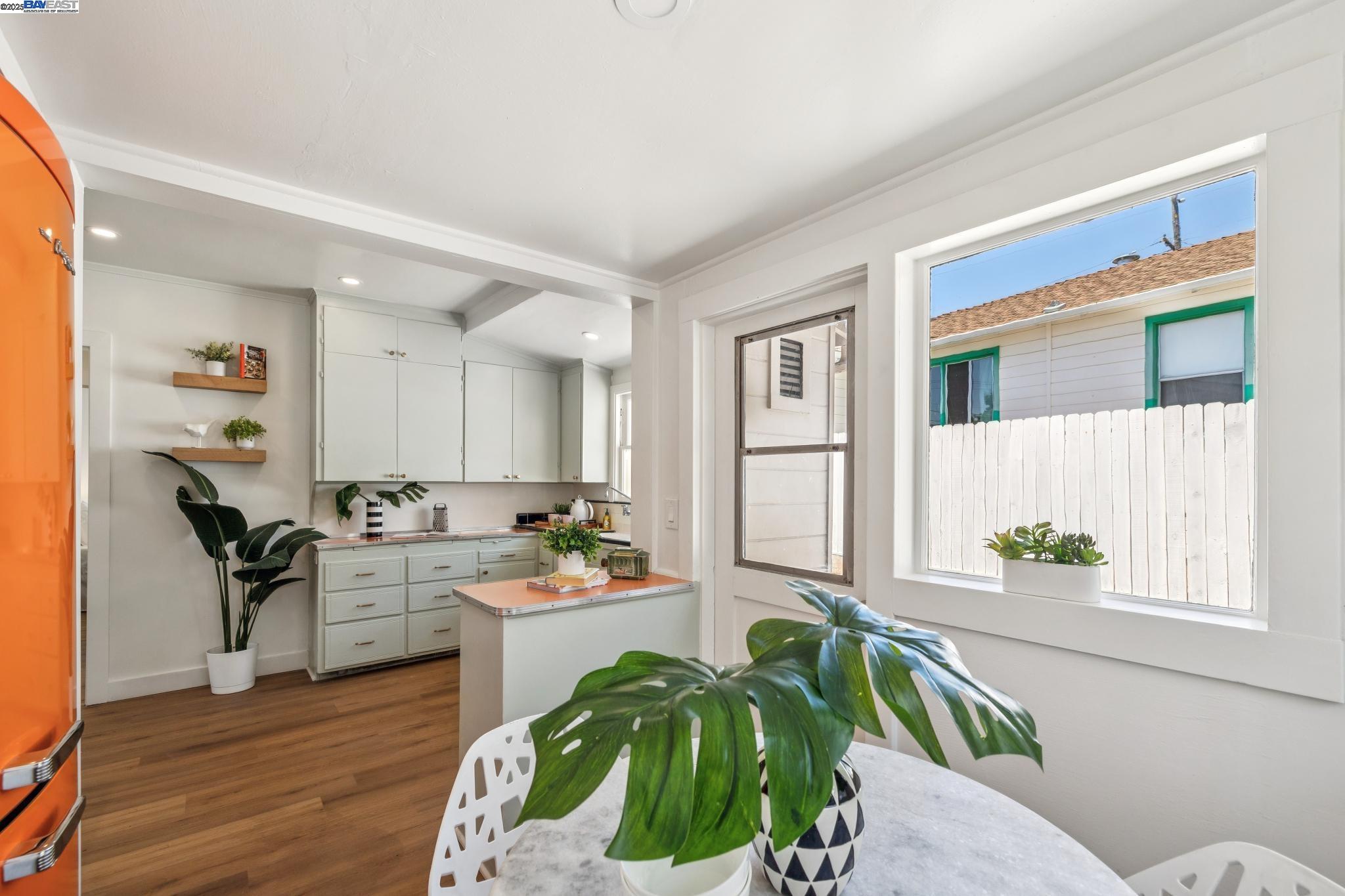 4712 TOMPKINS AVENUE