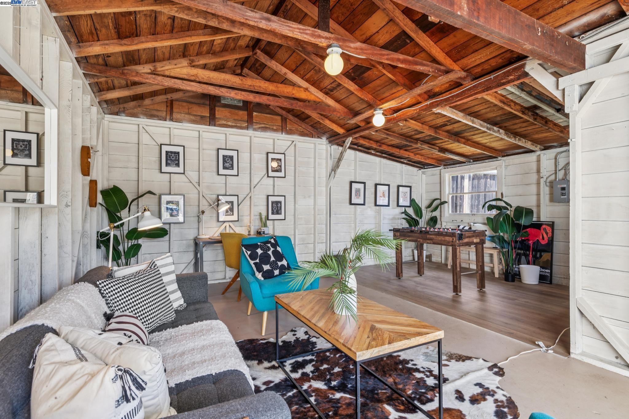 4712 TOMPKINS AVENUE