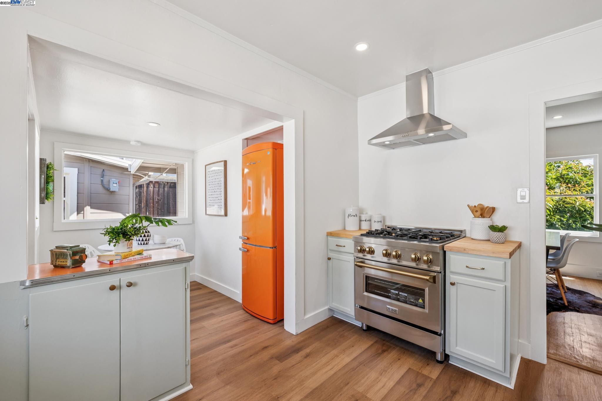 4712 TOMPKINS AVENUE