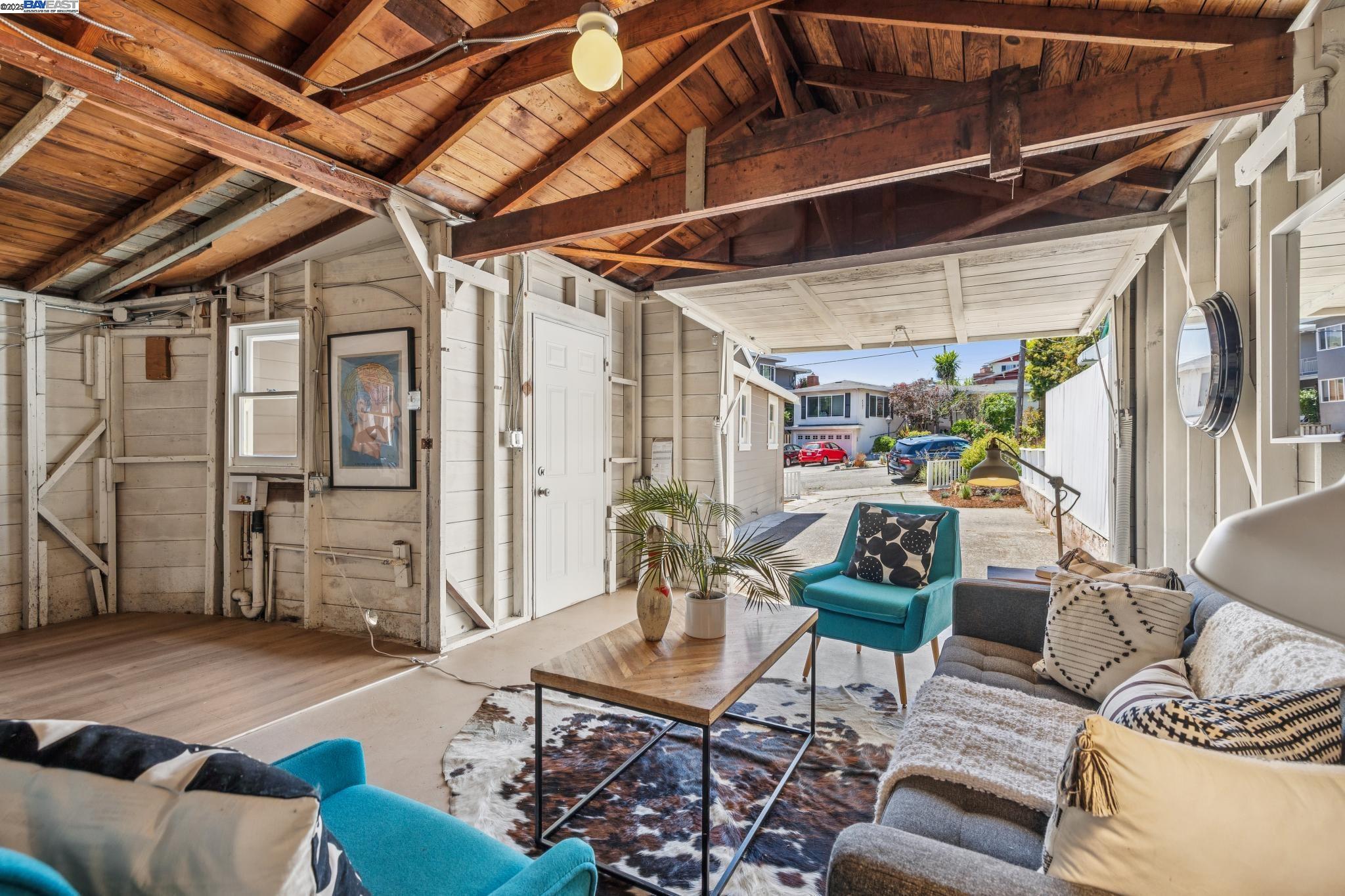 4712 TOMPKINS AVENUE