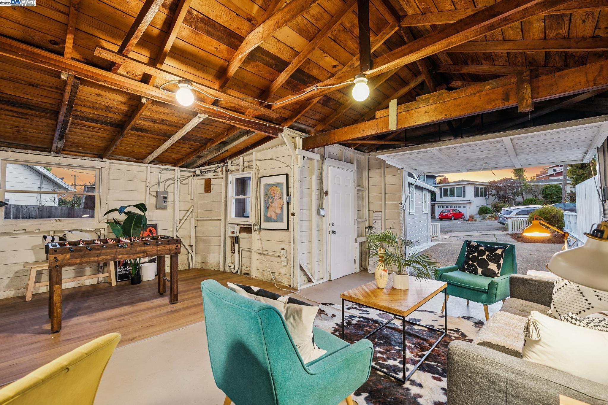 4712 TOMPKINS AVENUE