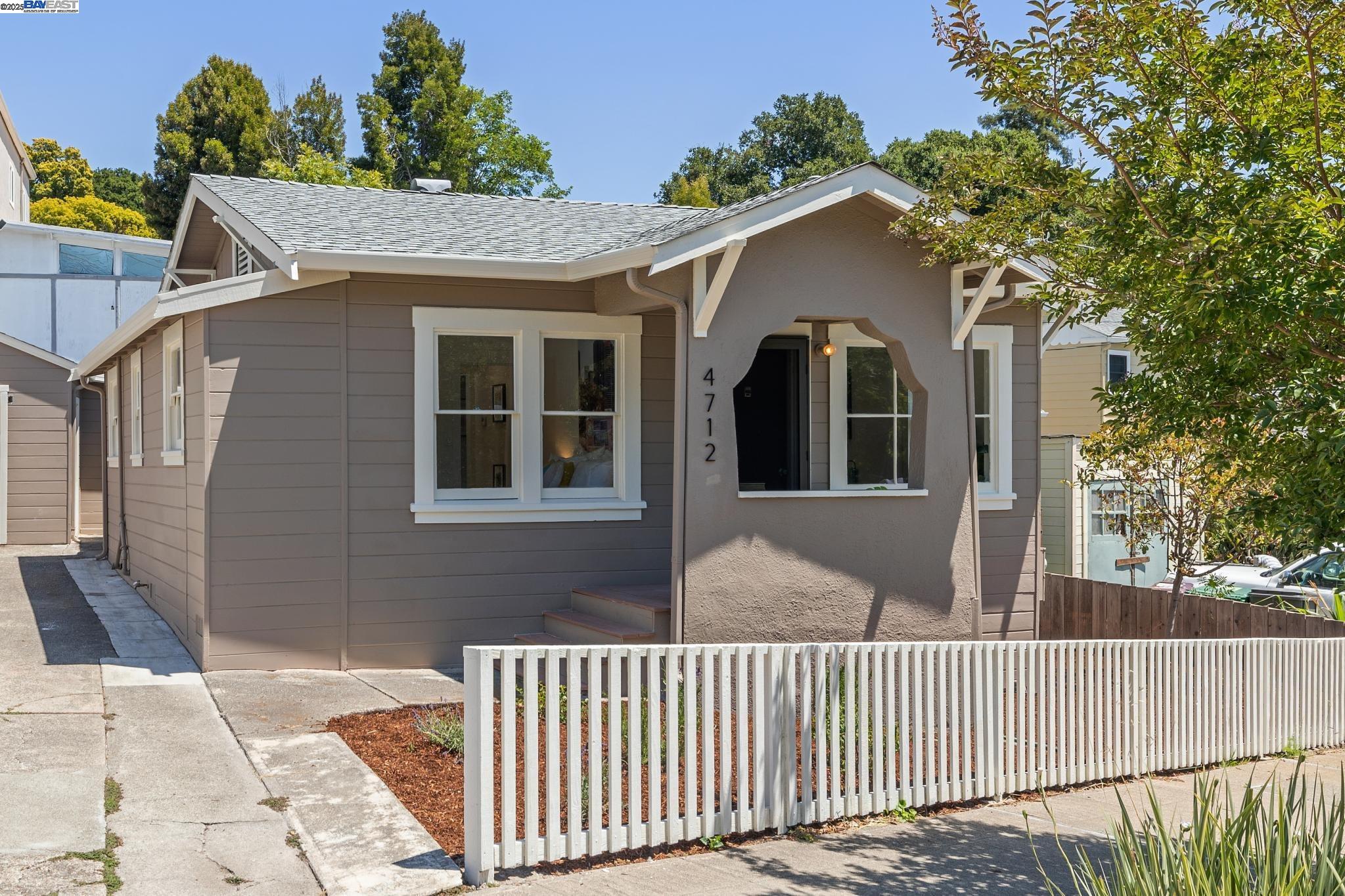 4712 TOMPKINS AVENUE