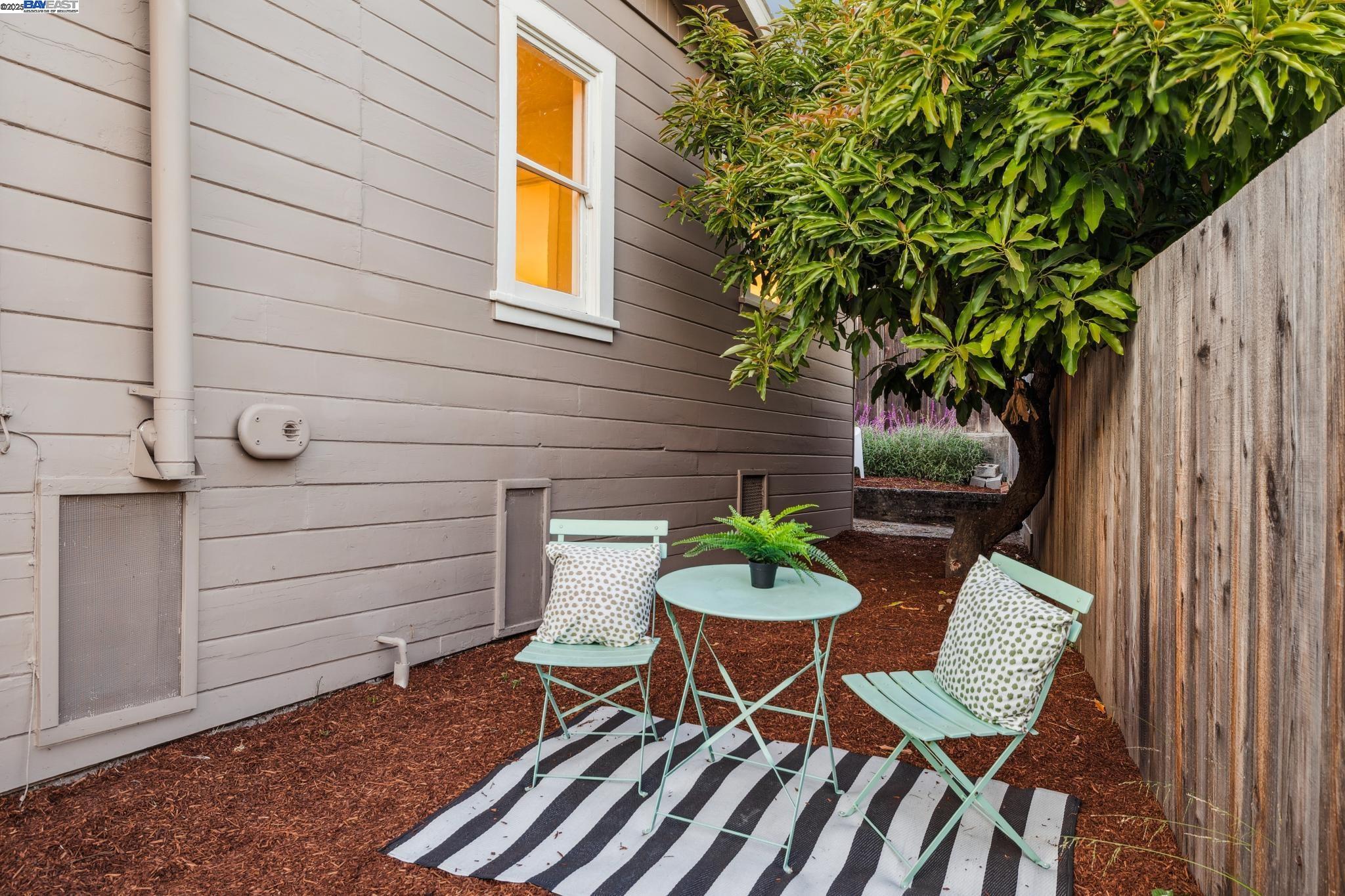 4712 TOMPKINS AVENUE