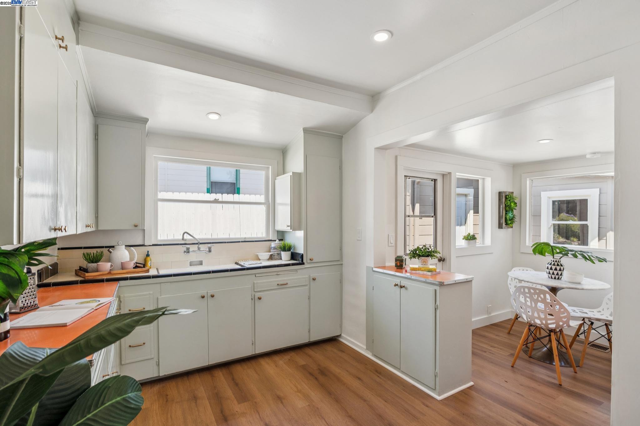 4712 TOMPKINS AVENUE