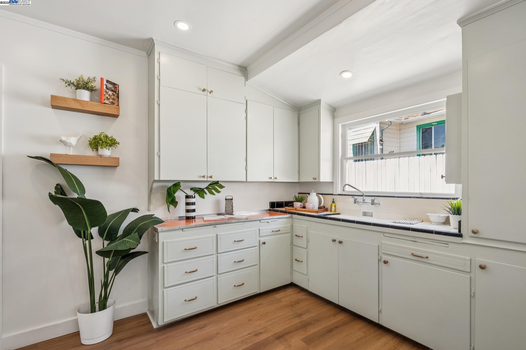 4712 TOMPKINS AVENUE