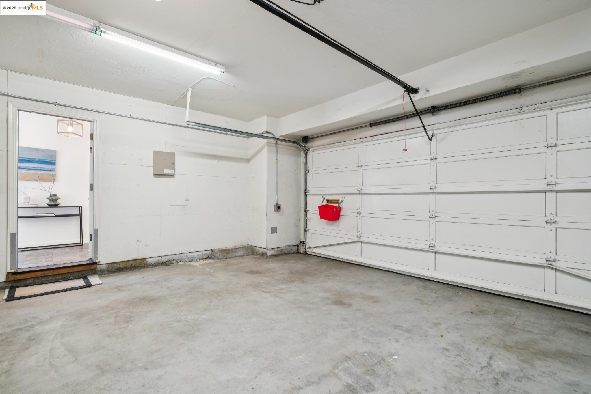 6656 Charing Cross Rd