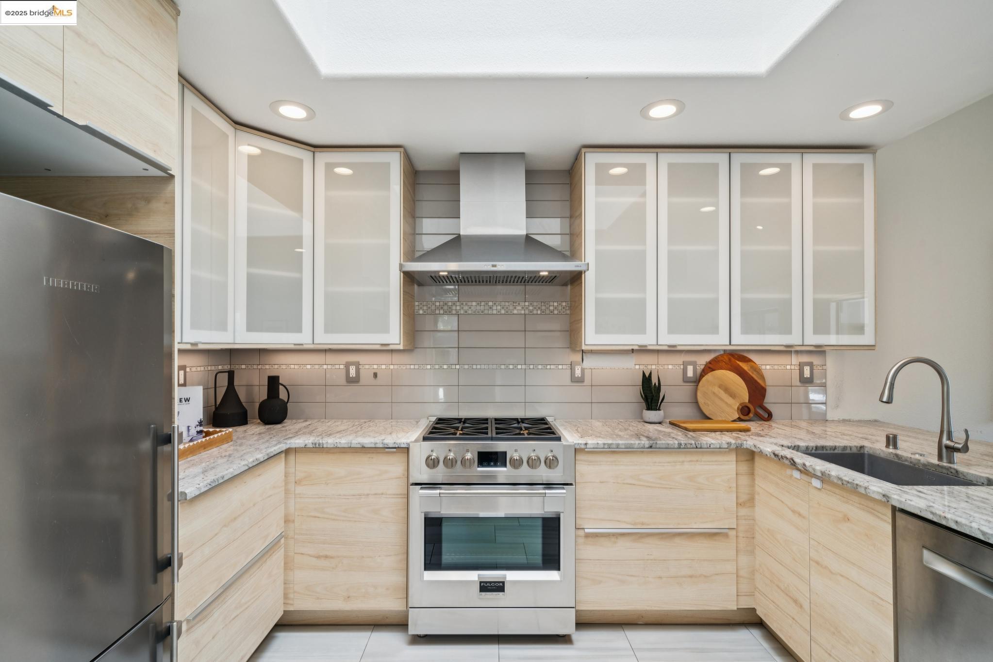 6656 Charing Cross Rd